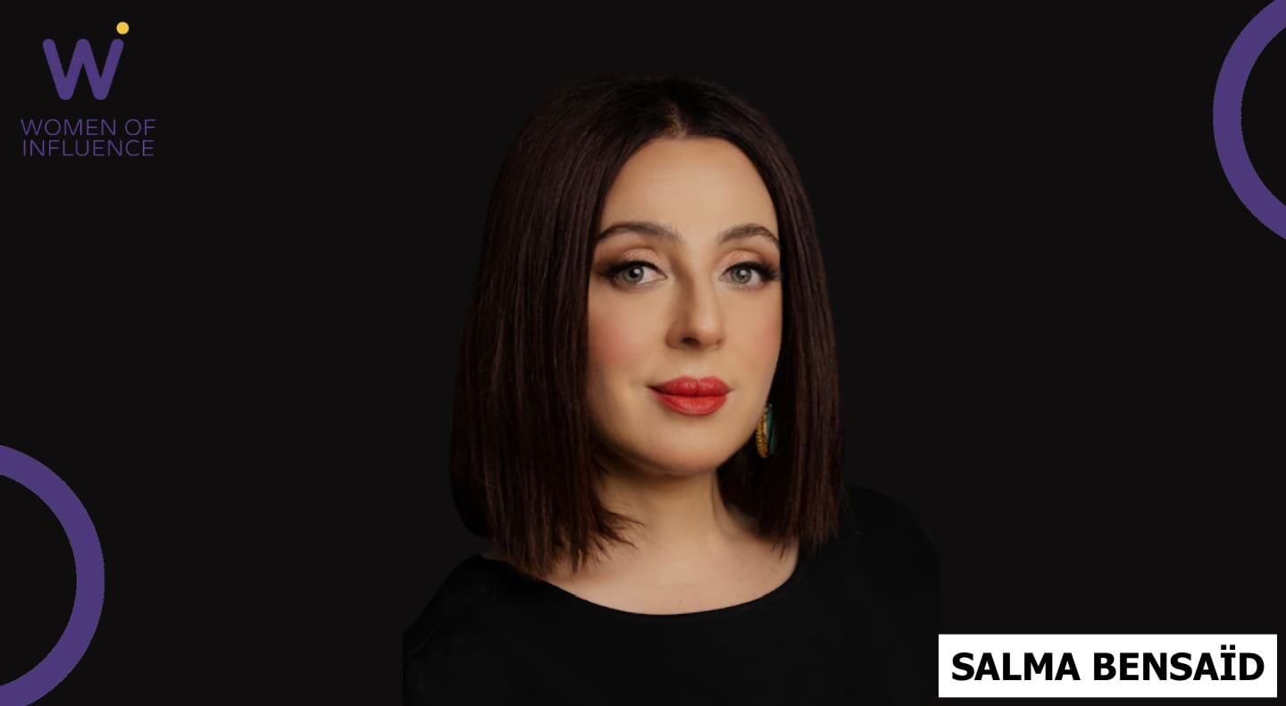 Portrait de Salma Bensaïd avec logo de WoI en haut à gauche.